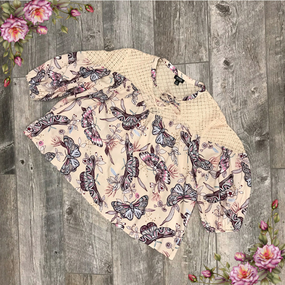 a.n.a Tops - 🌺 3/25$ Plus size floral and butterfly print top.